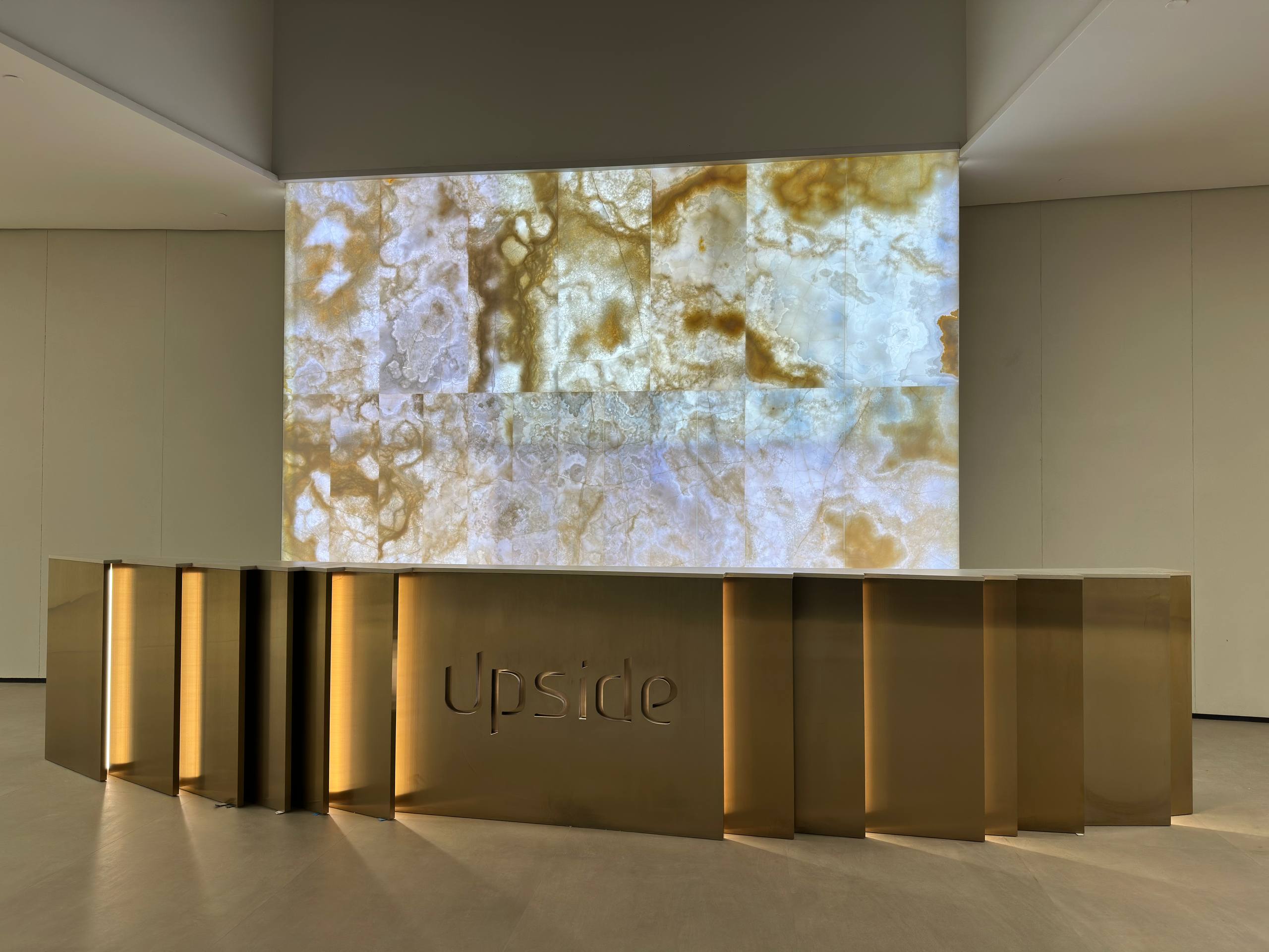 Топ-5 трендов использования декоративных металлов в интерьерах 2026