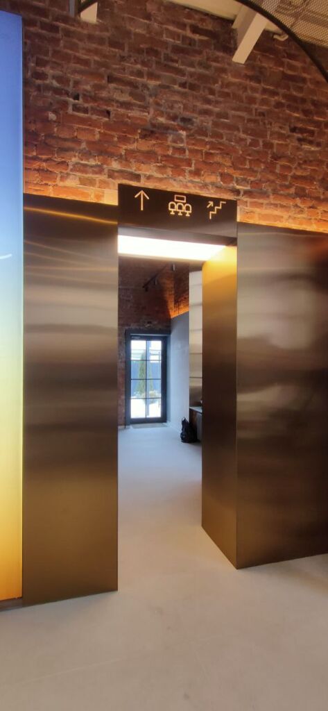 Топ-5 трендов использования декоративных металлов в интерьерах 2026