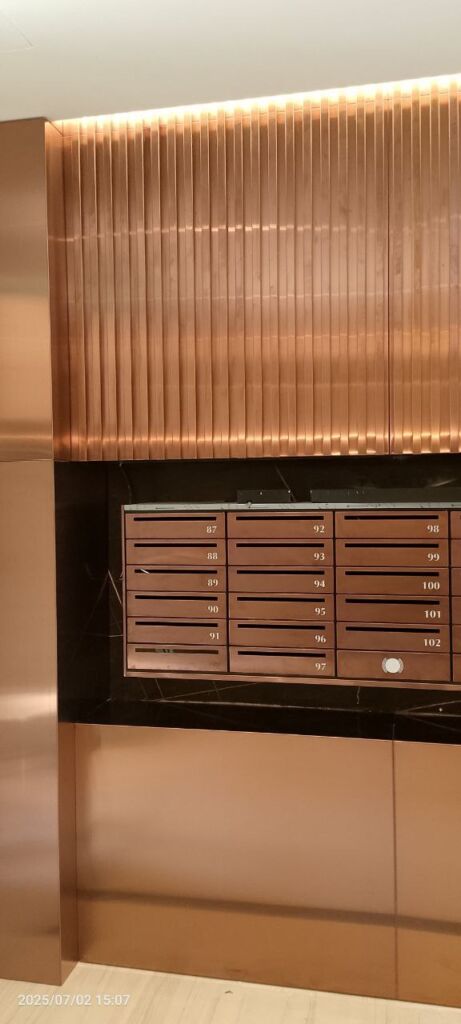 Топ-5 трендов использования декоративных металлов в интерьерах 2026