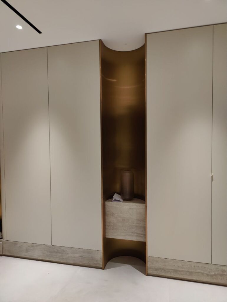 Топ-5 трендов использования декоративных металлов в интерьерах 2026